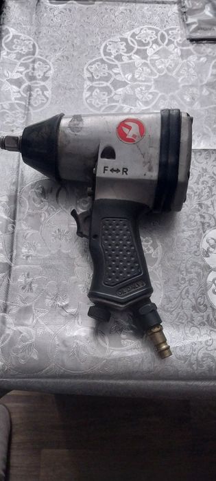 Пневмо пистолет .