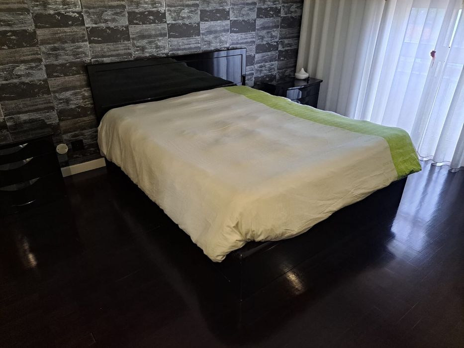 Cama casal MDF lançado preto