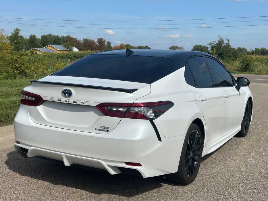 Toyota Camry      2024