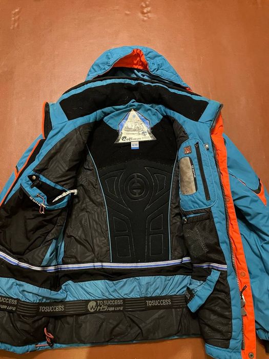 Продаю мужскую зимнюю куртку