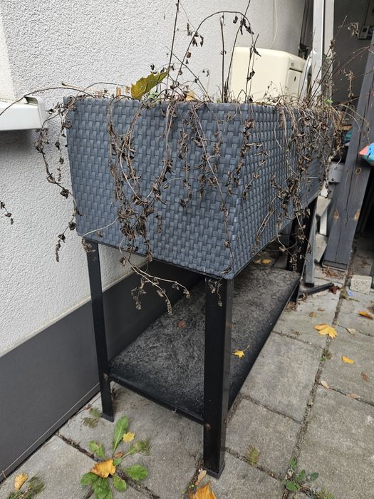 Ziołownik Rattan z systemem nawadniania