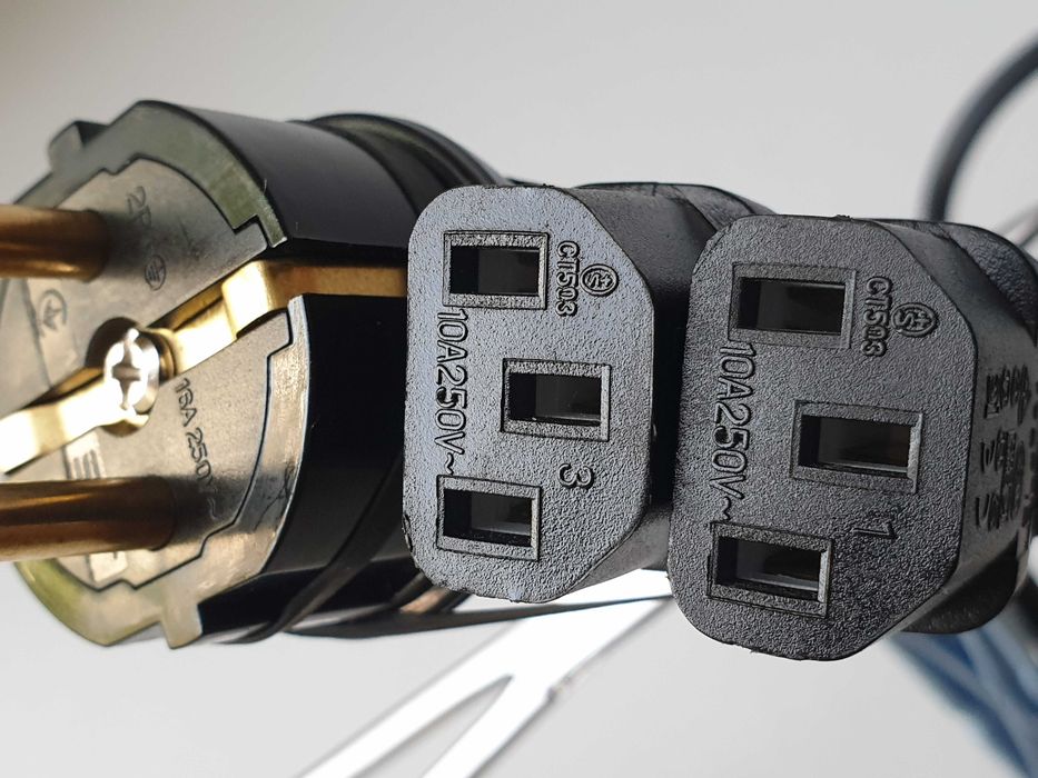 Кабель живлення 2xC13 250V розгалужувач EL-701A C13/PC-186-ML6