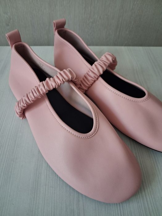 Балетки з призібраним еластичним ремінцем H&M