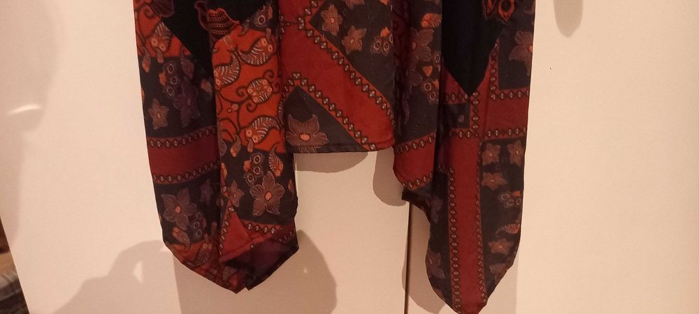 Vestido preto e vermelho, assimétrico - M - Desigual