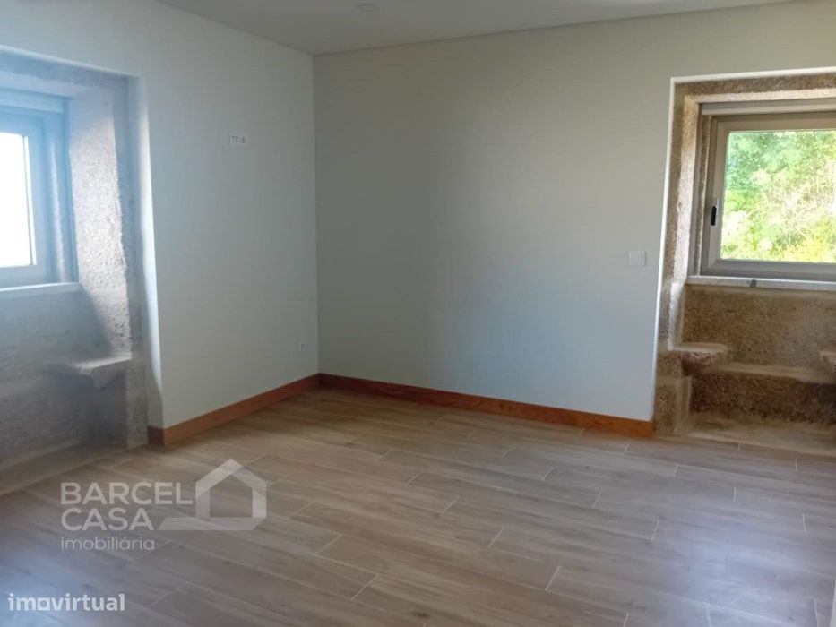 Exclusividade e Charme em Pedra: Moradia Individual T3 em Carapeços...