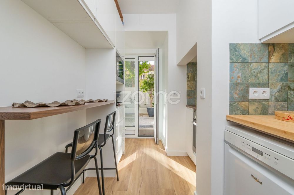 Apartamento T3 Totalmente Renovado com Terraço em Arroios | Lisboa