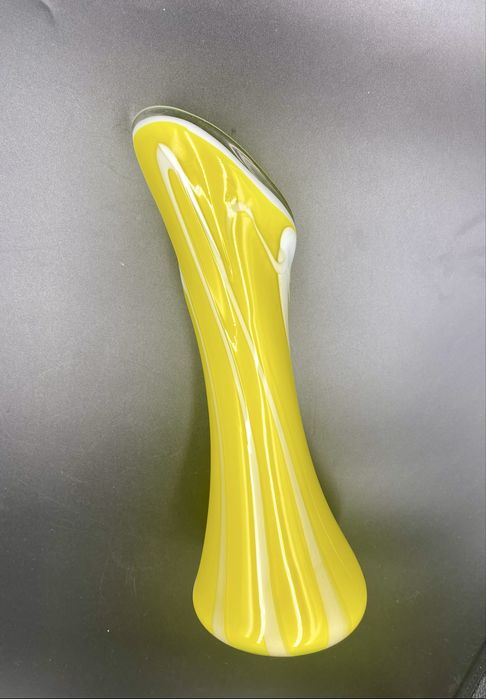 Unikatowy stary wazon z kaczym dziobem