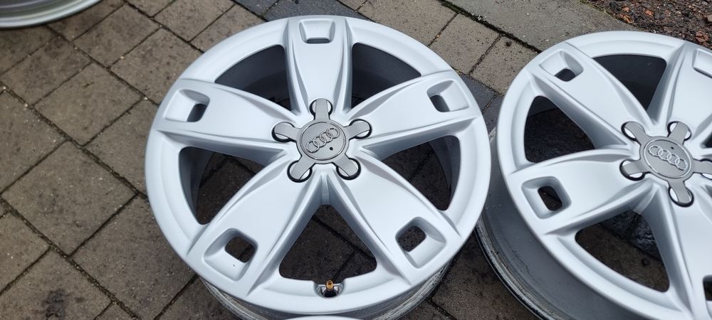 Felgi 17" Aluminiowe Audi A3 S3 Oryginał 8P0
