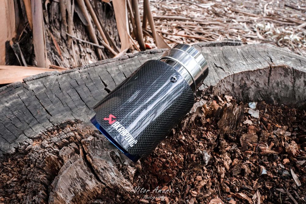Ponteira de Escape Akrapovic em Carbono Glossy e Inox Burning|NOVA