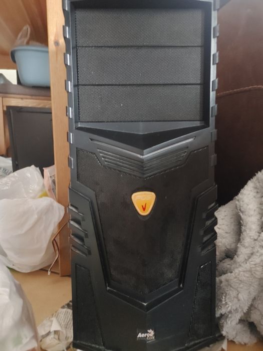 Komputer intel Core i5 obudowa Aerocool 3 wiatraki 12cm. 500gb nagrywa