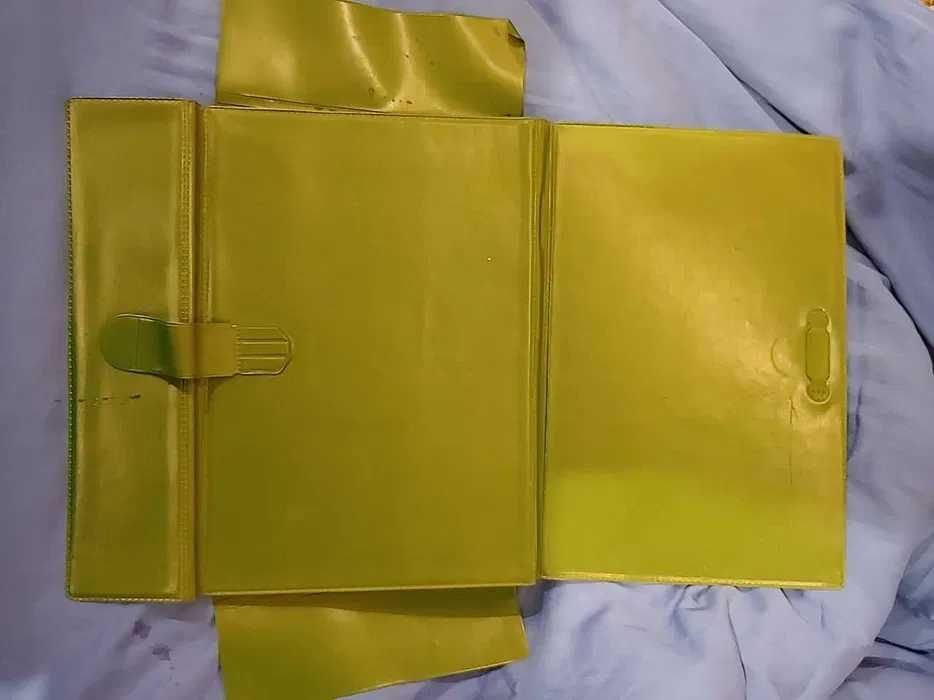 Подарую папку для документів