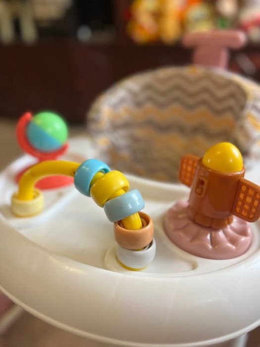 Дитячі ходунки на колесах