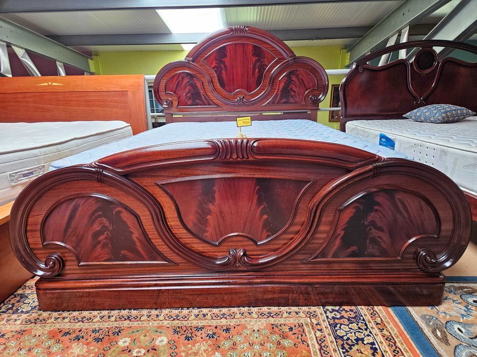 Excelente cama com estrado e colchão - óptimo esta