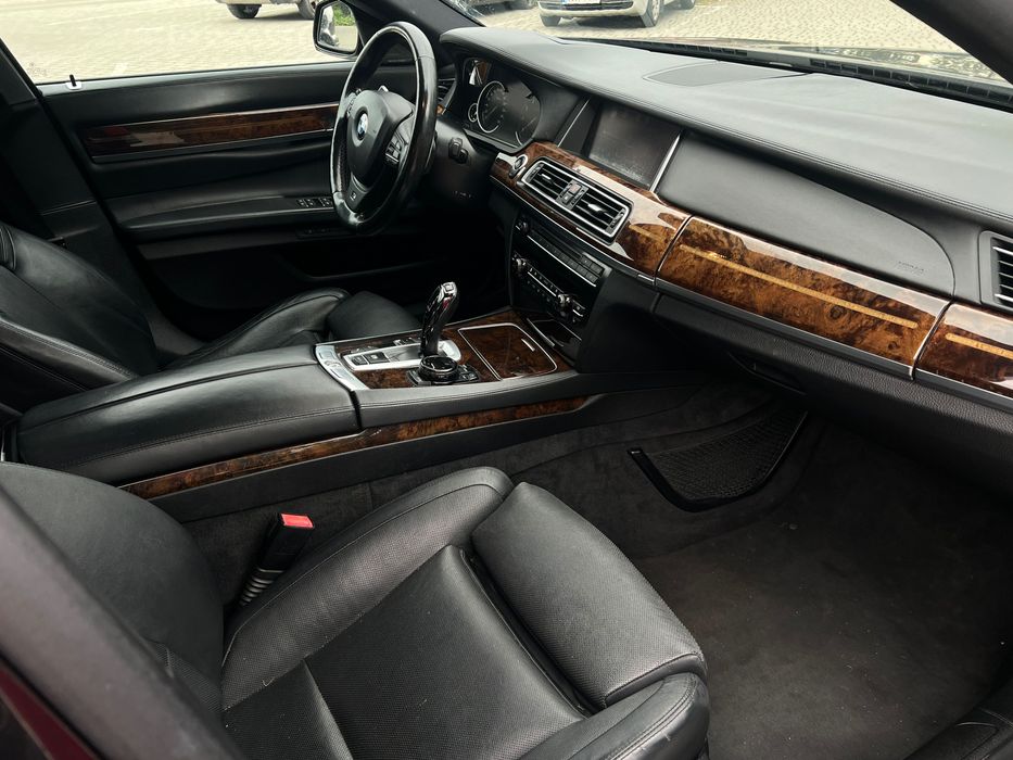 BMW F01 740i 2015