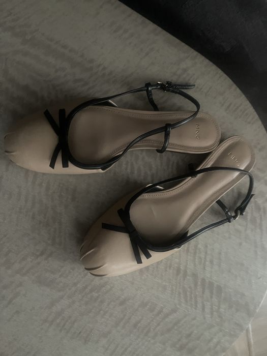 Босоніжки Mango.