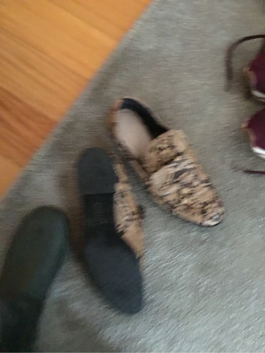 Sapatos da sara, em ótimo estado.