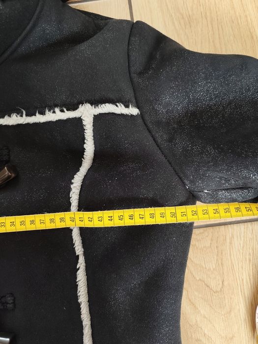 Kożuszek z kapturem C&A