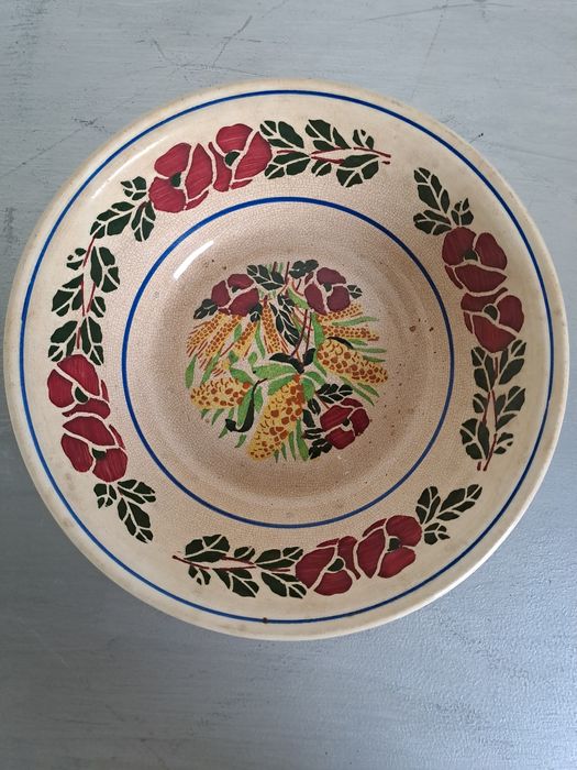 Travessa e Saladeira Antigas (20€ cada) peça]