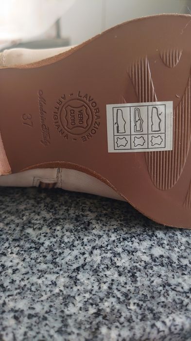 Botas únicas em pele feitas em Itália