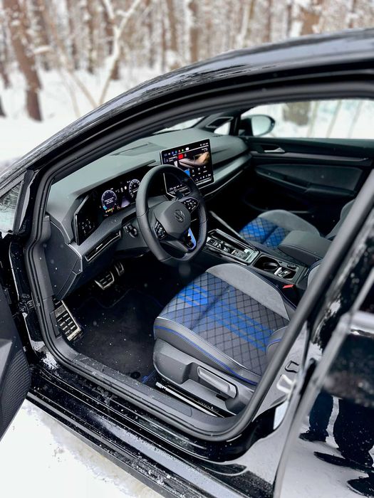 Wynajem VW Golf 8,5R 2025 Black Series , 333KM Rzeszów ! od Zaraz!