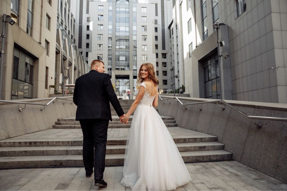 Весільна сукня , не вінчана