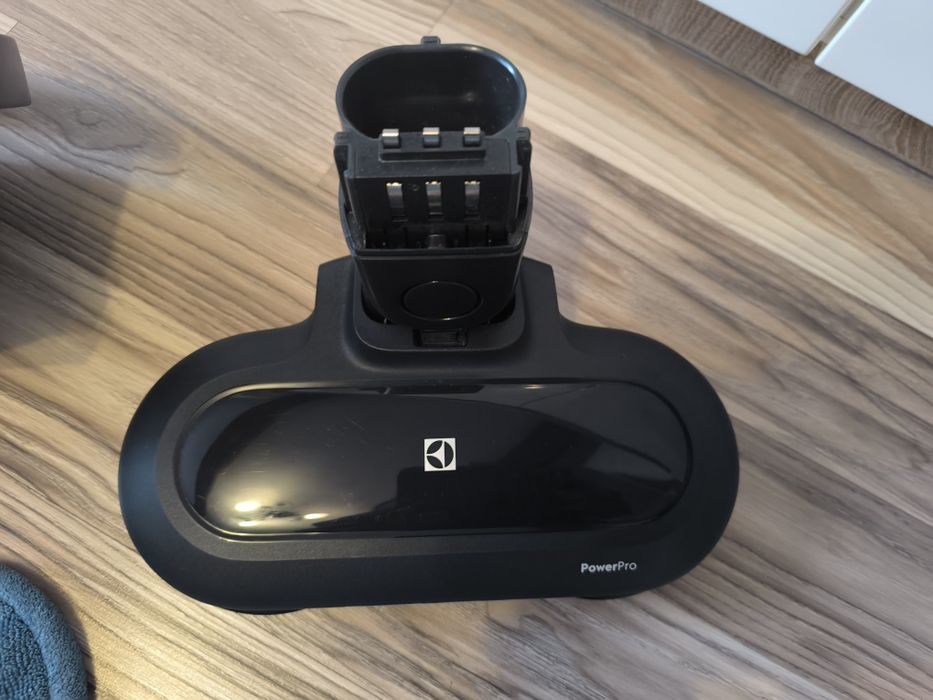 Odkurzacz pionowy Electrolux Pure Q9 stacja mopująca do odkurzacza