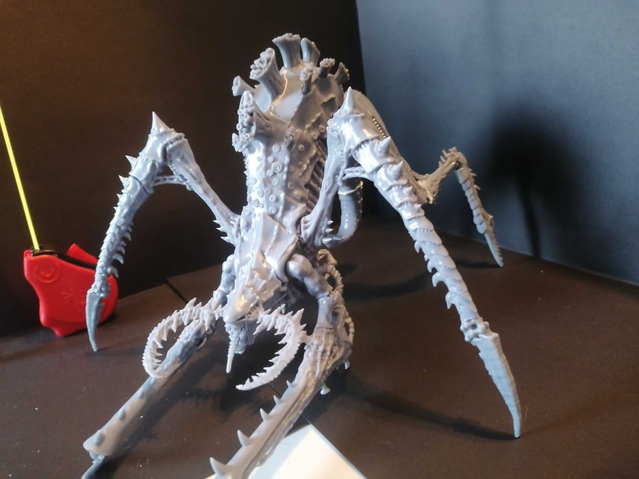 Tyranid Biotitan proxy, za podstawkę polecam pokrywę beczki