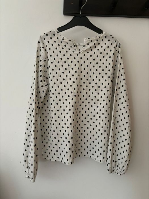 Camisola branca e preta