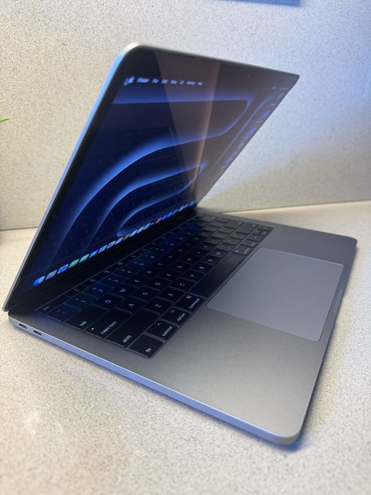 Macbook Pro - i5 | 256GB | 8GB | Sonoma