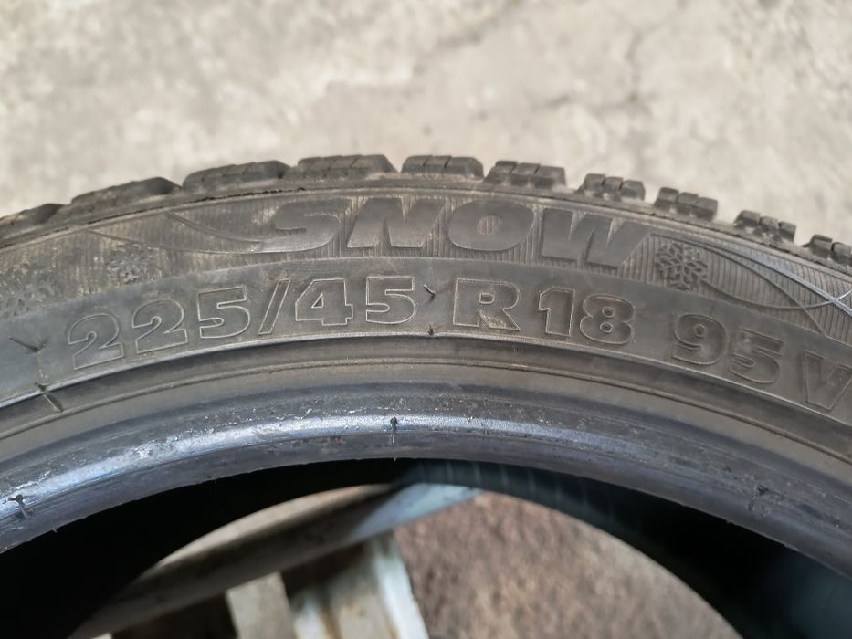 Opony zimowe 225/45r18 Kormoran Komplet