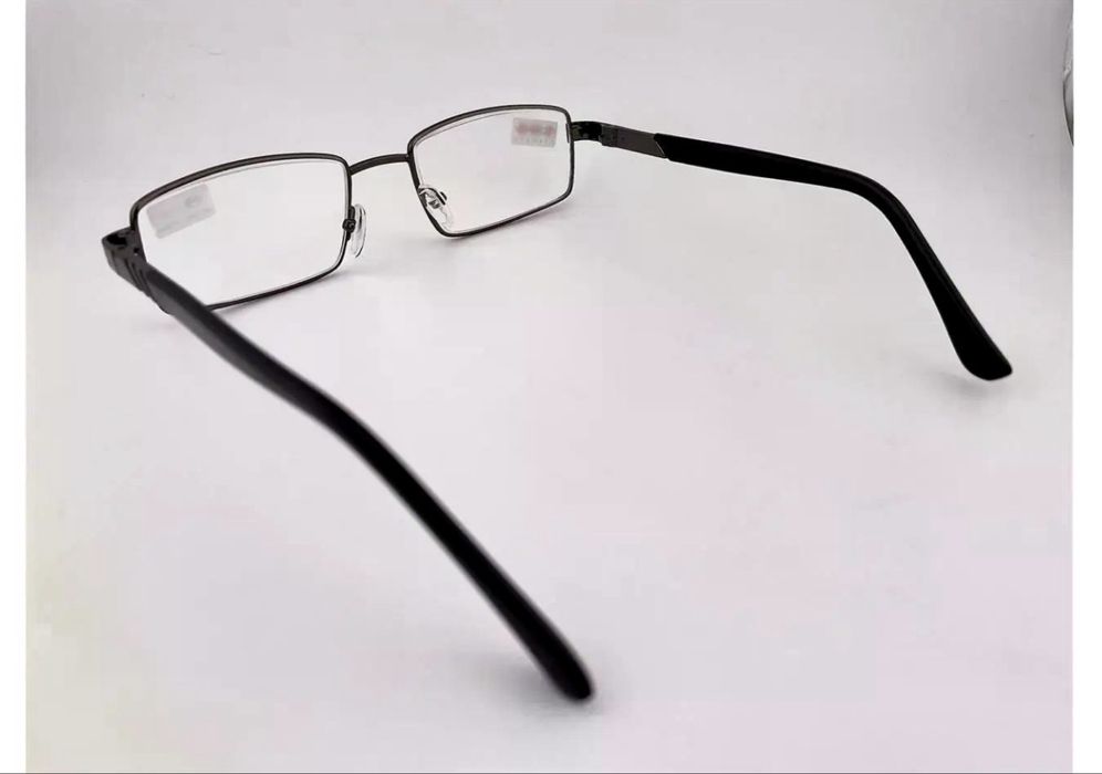 Очки в футляре для коррекции зрения с диоптриями