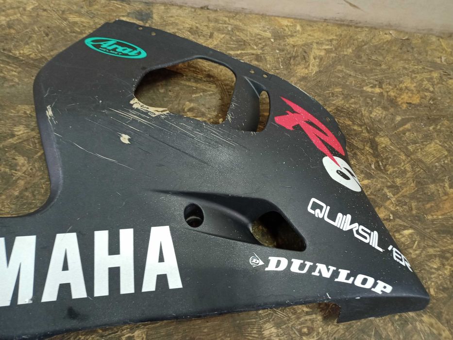 Yamaha YZF 600 R6 RJ03 pług prawy owiewka 99-03 oryginał przetarta