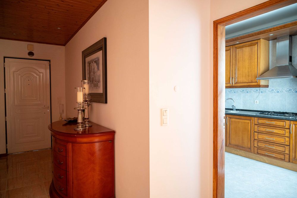 Quarto de Casal em Excelente Estado - Qualidade Molaflex