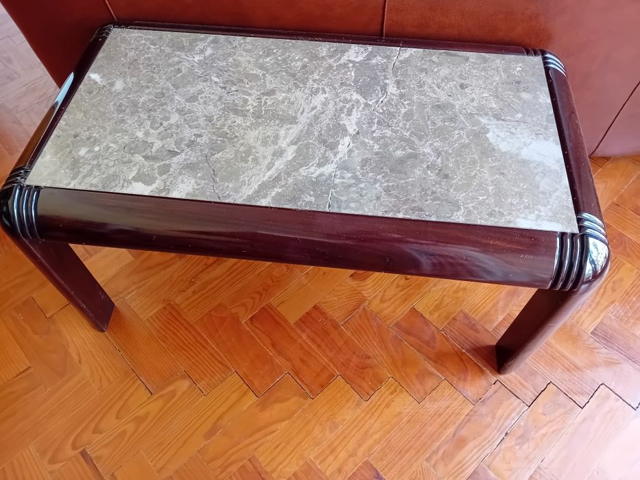 Mesa de centro em madeira maciça