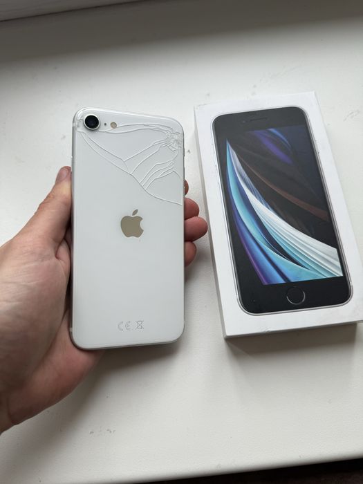 Iphone se 2020 + etui
