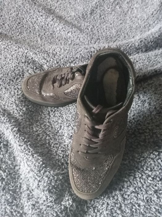 Продам ботинки женские