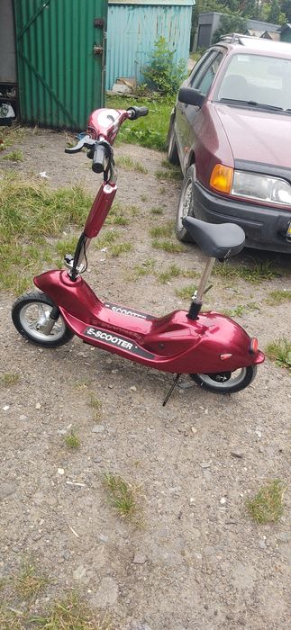 Самокат - Електроскутер  Чехія  новий акумулятор 12 а/год літій