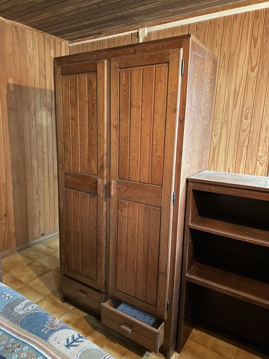 Móveis usados em Pinho e Castanho