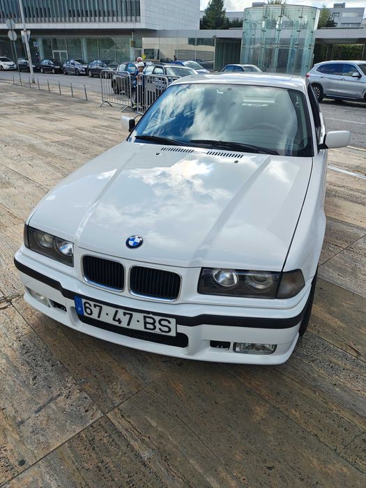 BMW 318 is coupé