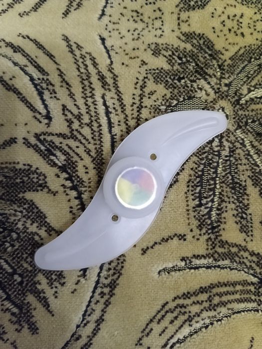 Фара, LED-світильник, маячок на спиці колеса.