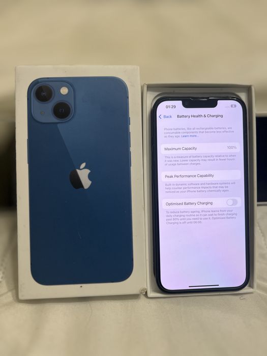 Iphone 13 normal, azul escuro na caixa