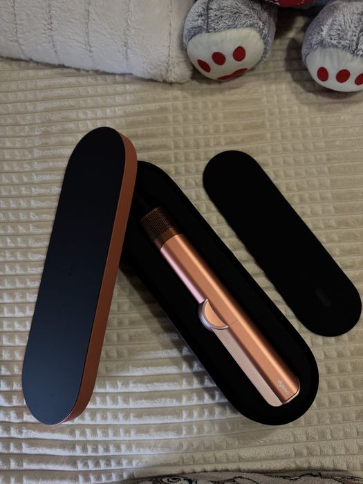 Dyson airstrait