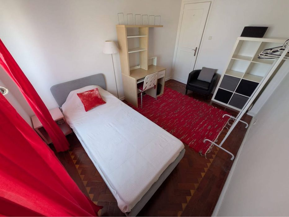 Quarto para alugar a estudante na Rua Dona estefânia