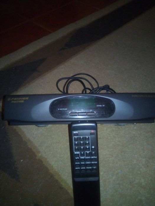 VENDO ou TROCO 7 descodificadores de satélite para CANAIS LIVRES