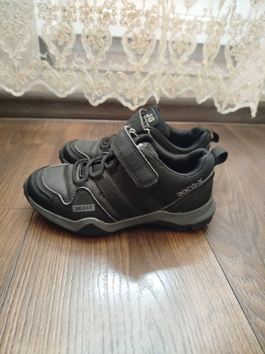 Кросівки на хлопчика.