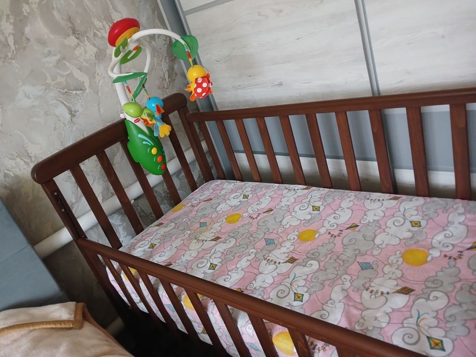 Продам кроватку в гарному стані