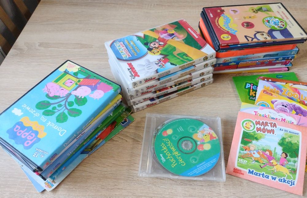 Zestaw książek książeczek dla dzieci 2-6 lat płyty DVD bajki