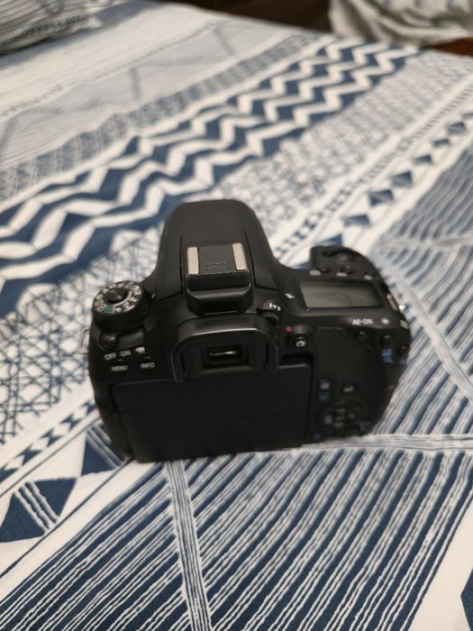 Canon 66D Completa com 2 Lentes - Excelente Estado