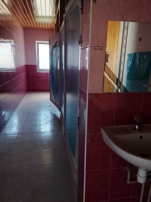 Житловий будинок з вбудованими приміщеннями комерційного призначення