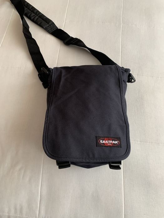 Mala / bolsa/ carteira da Eastpak nova